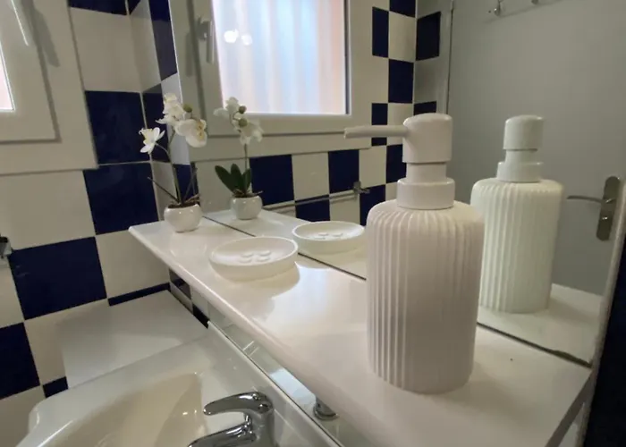 Et Son Rooftop Panoramique Prive, Antheor, Raphael, Et Gare A Pieds Apartment Saint-Raphaël