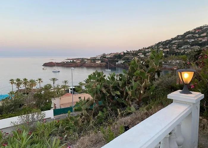 Apartment Et Son Rooftop Panoramique Prive, Antheor, Raphael, Et Gare A Pieds Saint-Raphael (Var)