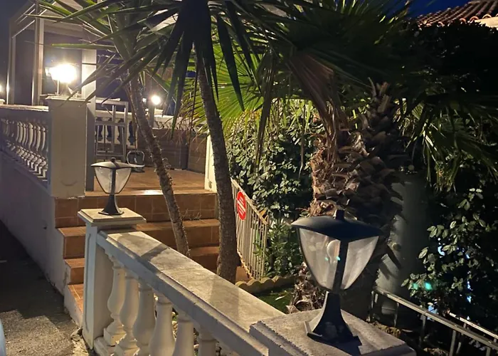 Et Son Rooftop Panoramique Prive, Antheor, Raphael, Et Gare A Pieds *